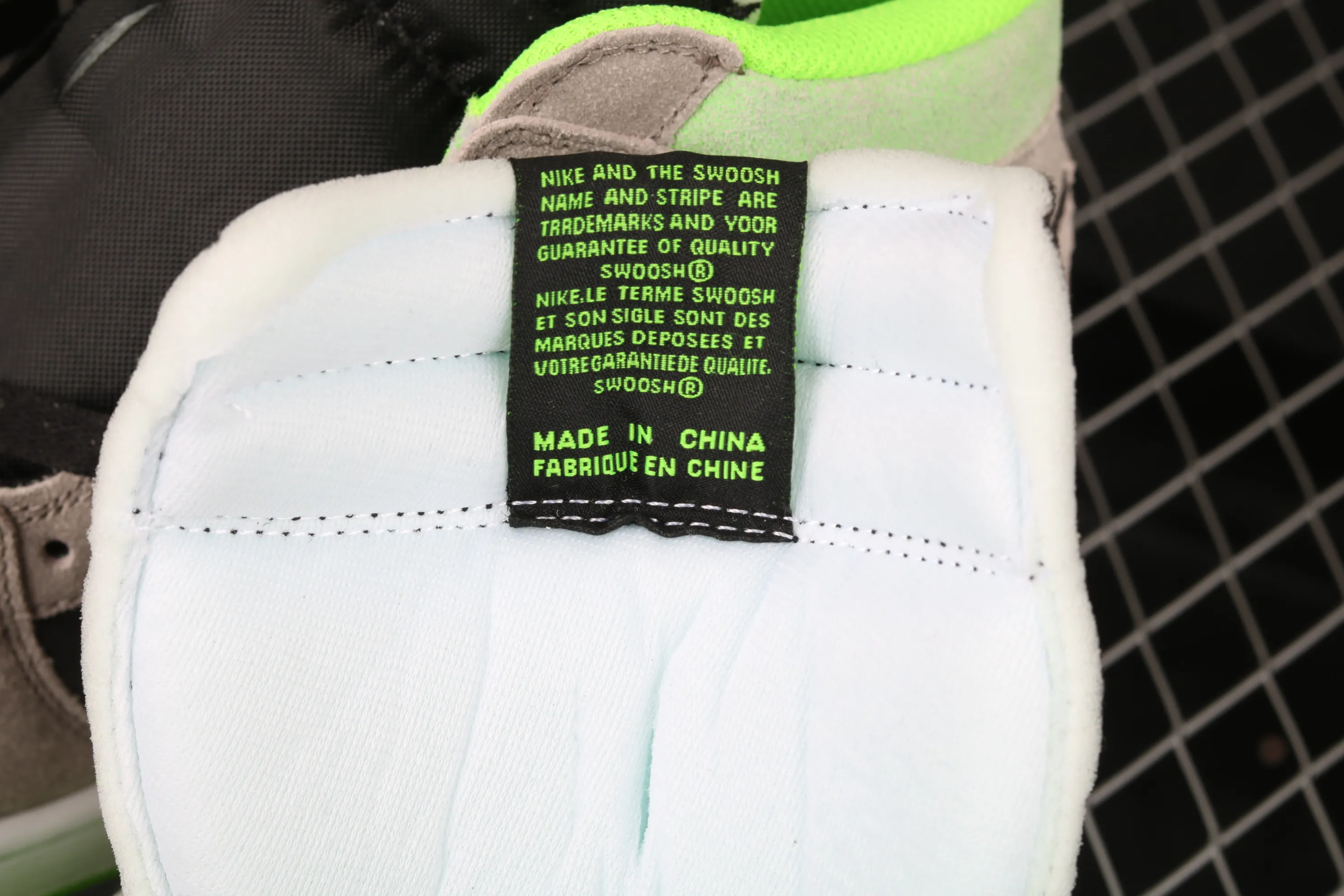 All Categories Air Jordan Jordan Series Basketball Shoes Air Jordan 1 High Air Jordan 1 Retro OG "Neutral Green" AJ1 SP19 Limited Joe 1 Versatile Cultural Basketball Shoes "Gray Black Fluorescent Green Luminous" 555088-070